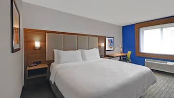 Chambre Standard, 1 grand lit, accessible aux personnes à mobilité réduite (Mobil Tub) | Lit avec matelas Tempur-Pedic, décor unique, ameublement unique, bureau