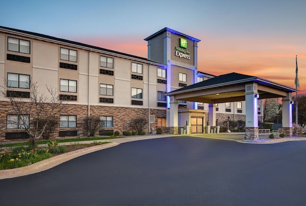 Holiday Inn Express Marshall By Ihg - Albion, MI