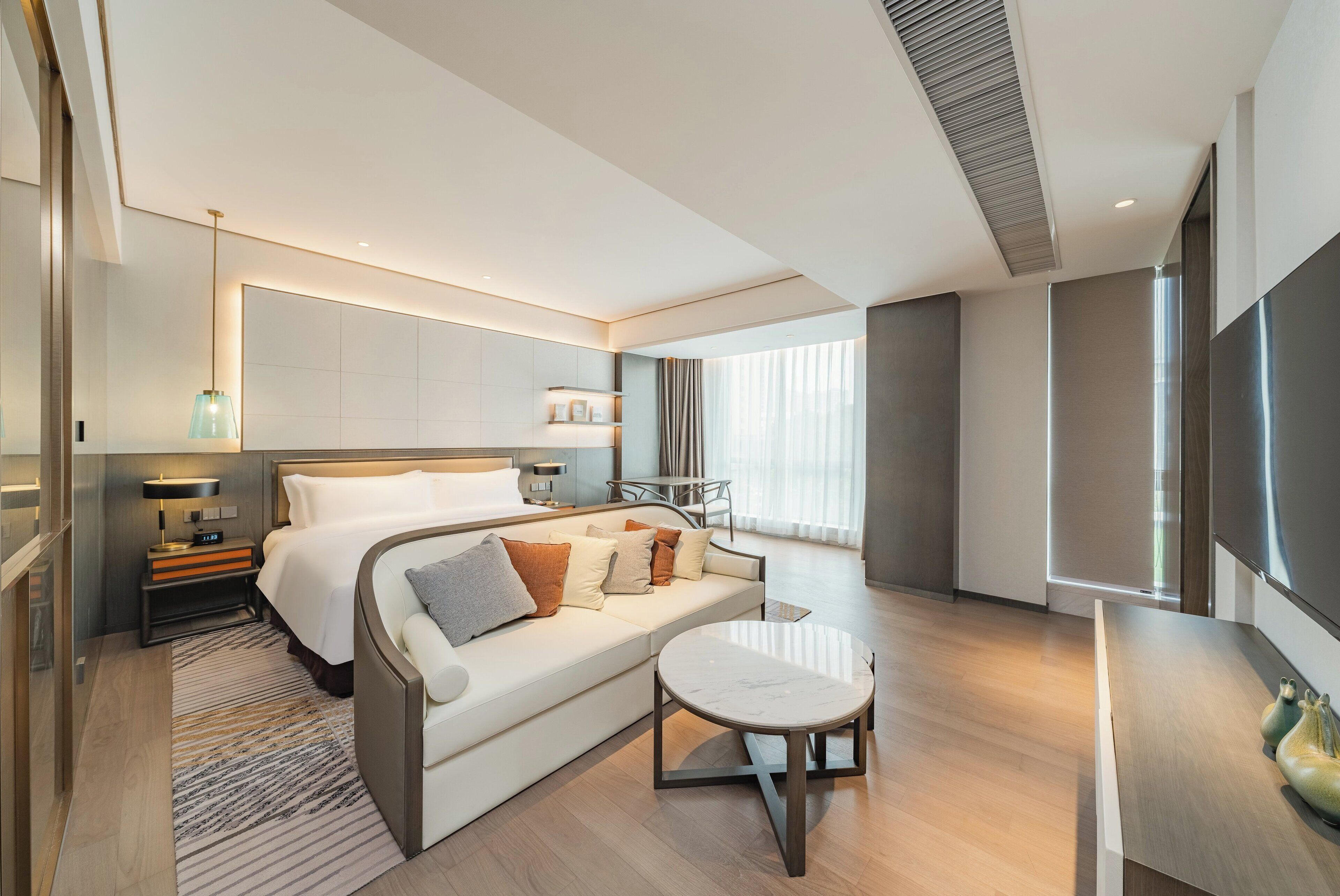 羽绒被、迷你吧、客房内保险箱、办公桌