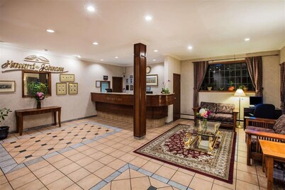 Howard Johnson Hotel by Wyndham Victoria