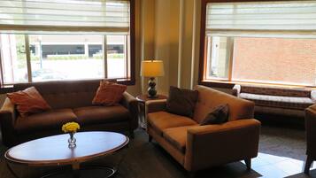 Coin salon dans le hall