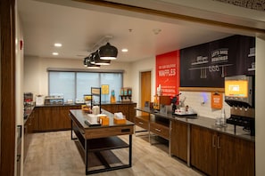 Free daily buffet breakfast  - Hampton Inn Seaford (Seaford)