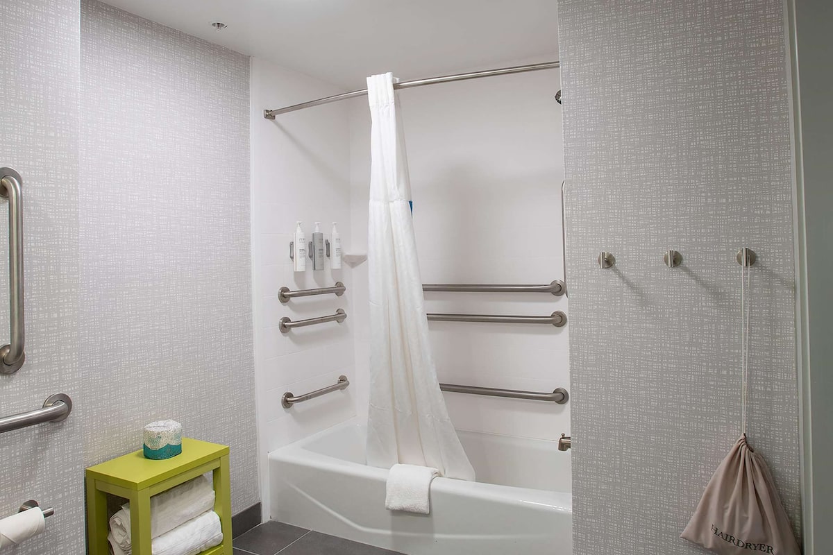 Bathtub, hair dryer, towels