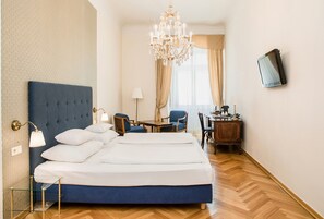 Habitación doble superior | Ropa de cama hipoalergénica, minibar, caja fuerte