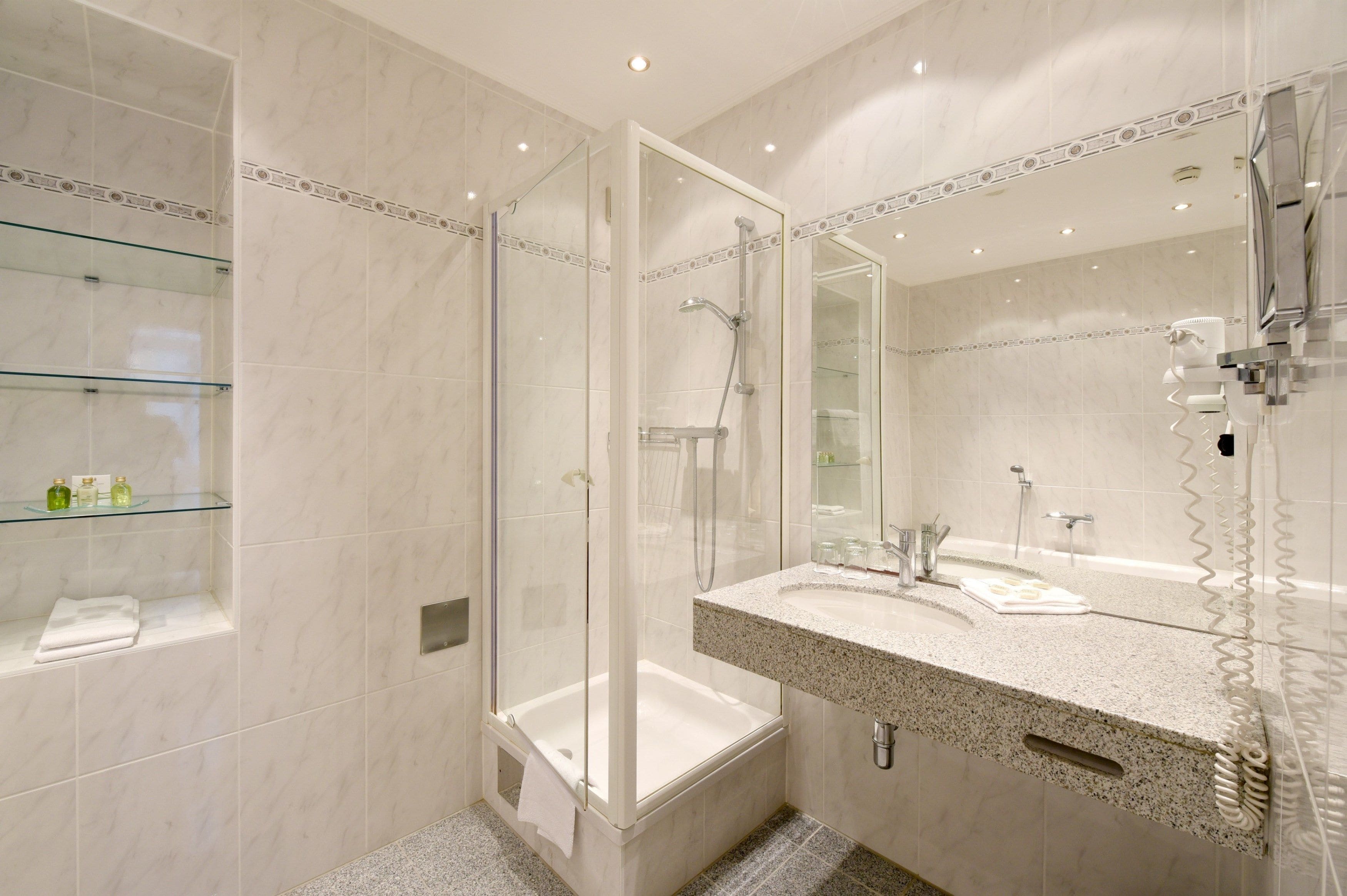 comfort double room | bathroom | free toiletries, hair dryer, towels