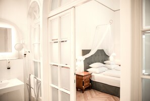 Suite | Ropa de cama hipoalergénica, minibar, caja fuerte
