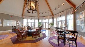 Bar-salon dans le hall