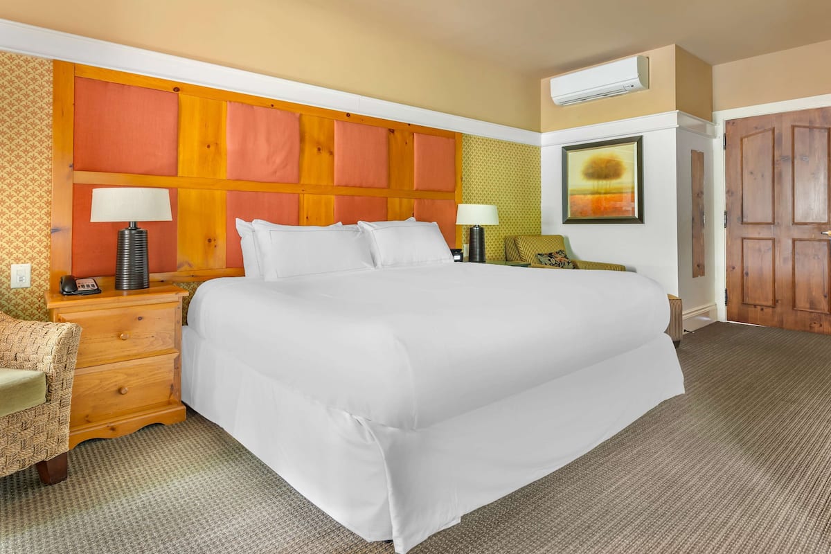 Studio 1 King Les Terrasses | Premium bedding, in-room safe, iron/ironing board, free WiFi