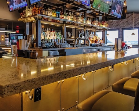 3 restaurants, breakfast, lunch, dinner served; American cuisine