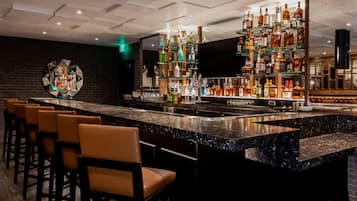 3 restaurants; breakfast, lunch, and dinner served