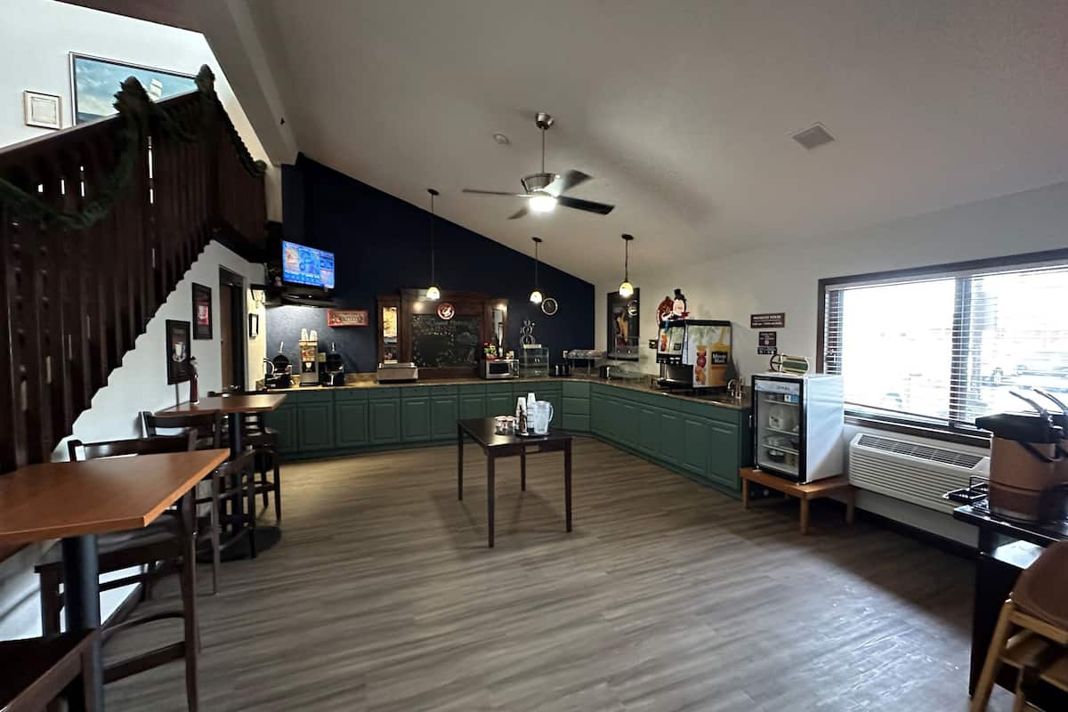 free daily full breakfast