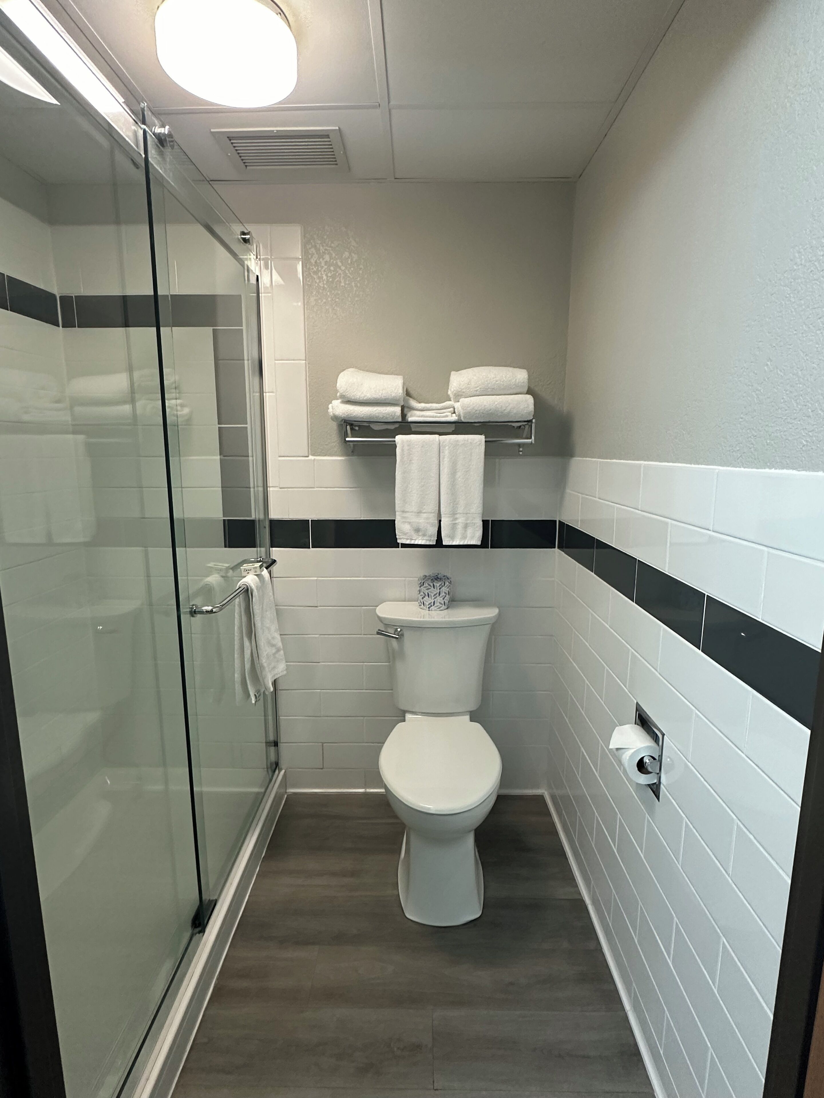 room, 1 king bed, non smoking (efficiency) | bathroom | free toiletries, hair dryer, towels, soap