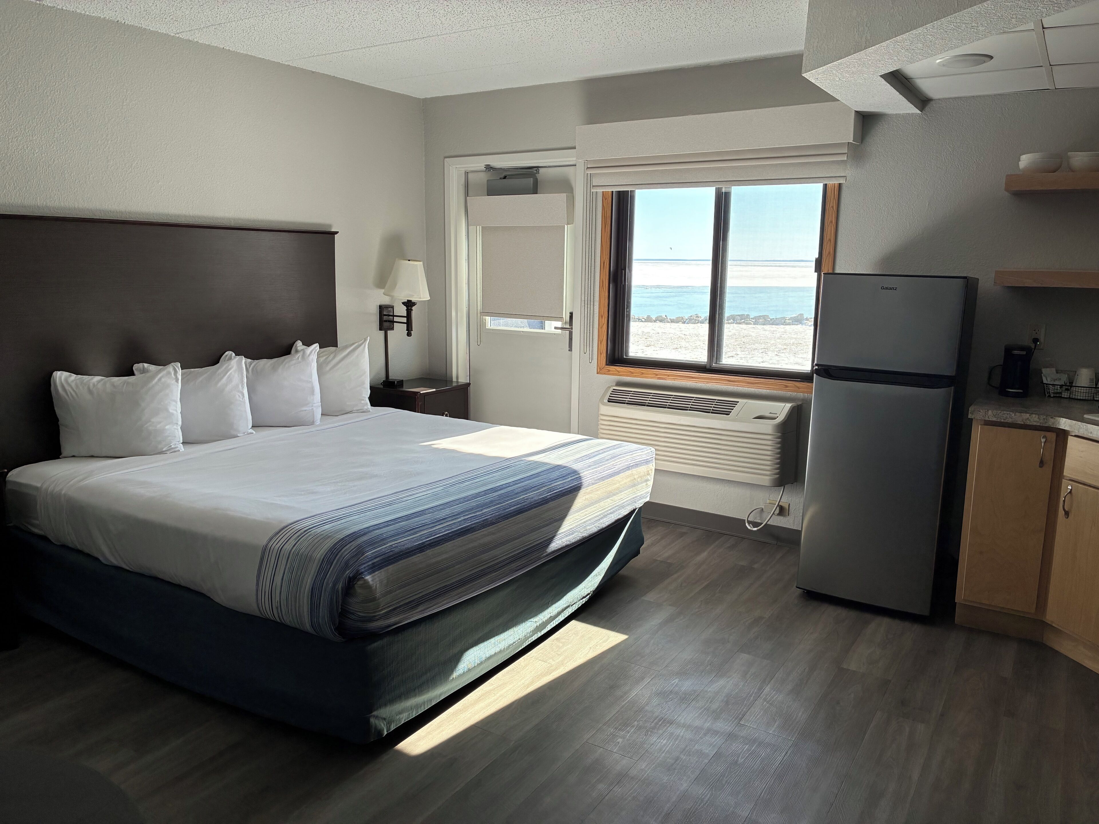 Room, 1 King Bed, Non Smoking (Efficiency/Water View/1st Floor)