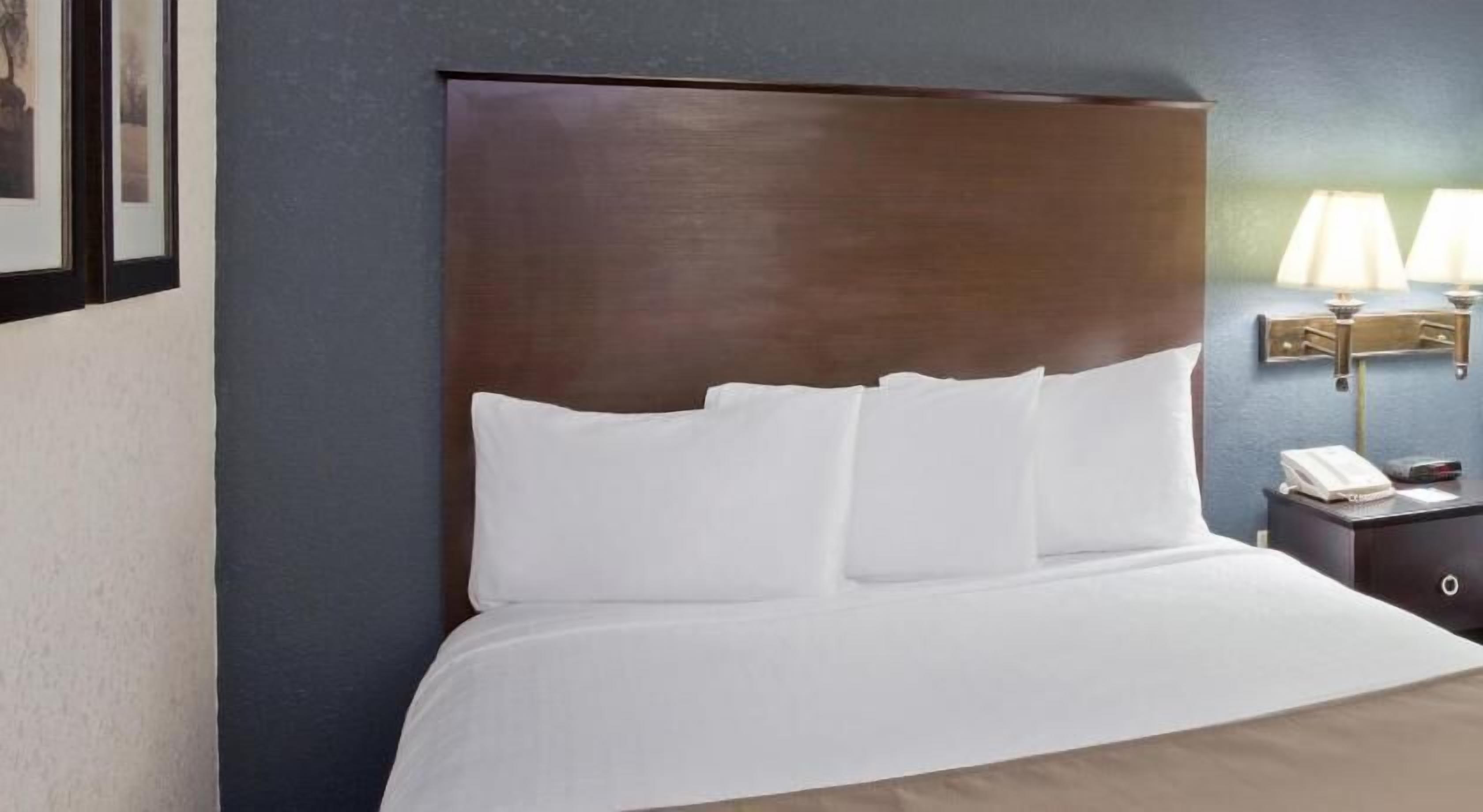 Desk, iron/ironing board, free cots/infant beds, rollaway beds