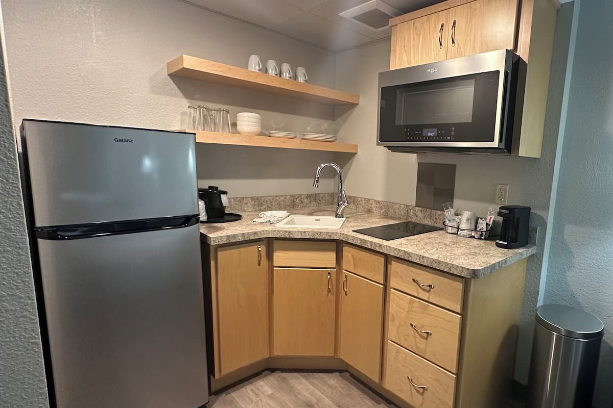 room, 1 king bed, non smoking (efficiency) | private kitchen | fridge, microwave, coffee/tea maker
