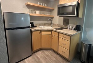 Room, 1 King Bed, Non Smoking (Efficiency) | Desk, iron/ironing board, free cribs/infant beds, rollaway beds