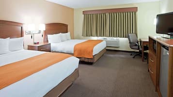 Cofres nos quartos, escrivaninha, espaço de trabalho para notebook