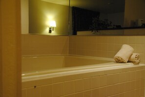 Studio Suite, 1 King Bed, Non Smoking | Deep soaking bathtub