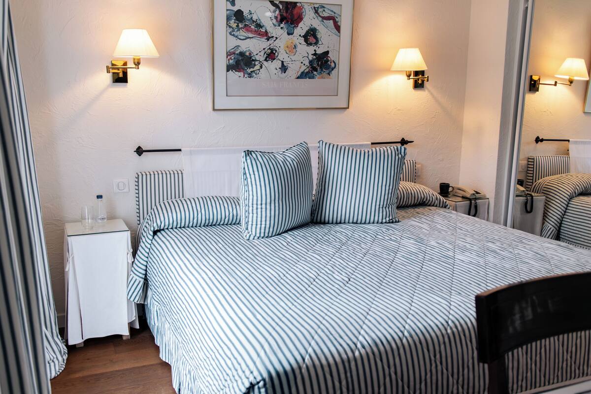 Premium bedding, pillowtop beds, free WiFi, bed sheets