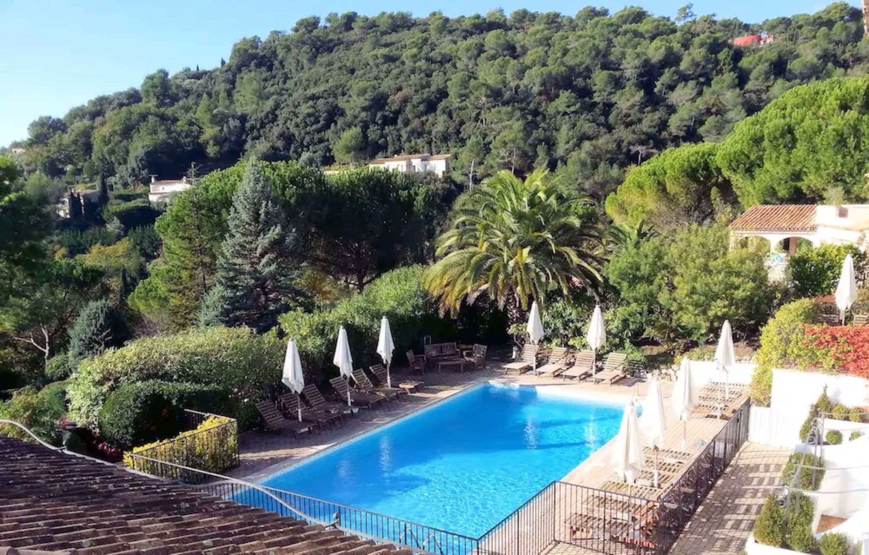 outdoor pool, open 8:00 am to 9:00 pm, pool umbrellas, pool loungers