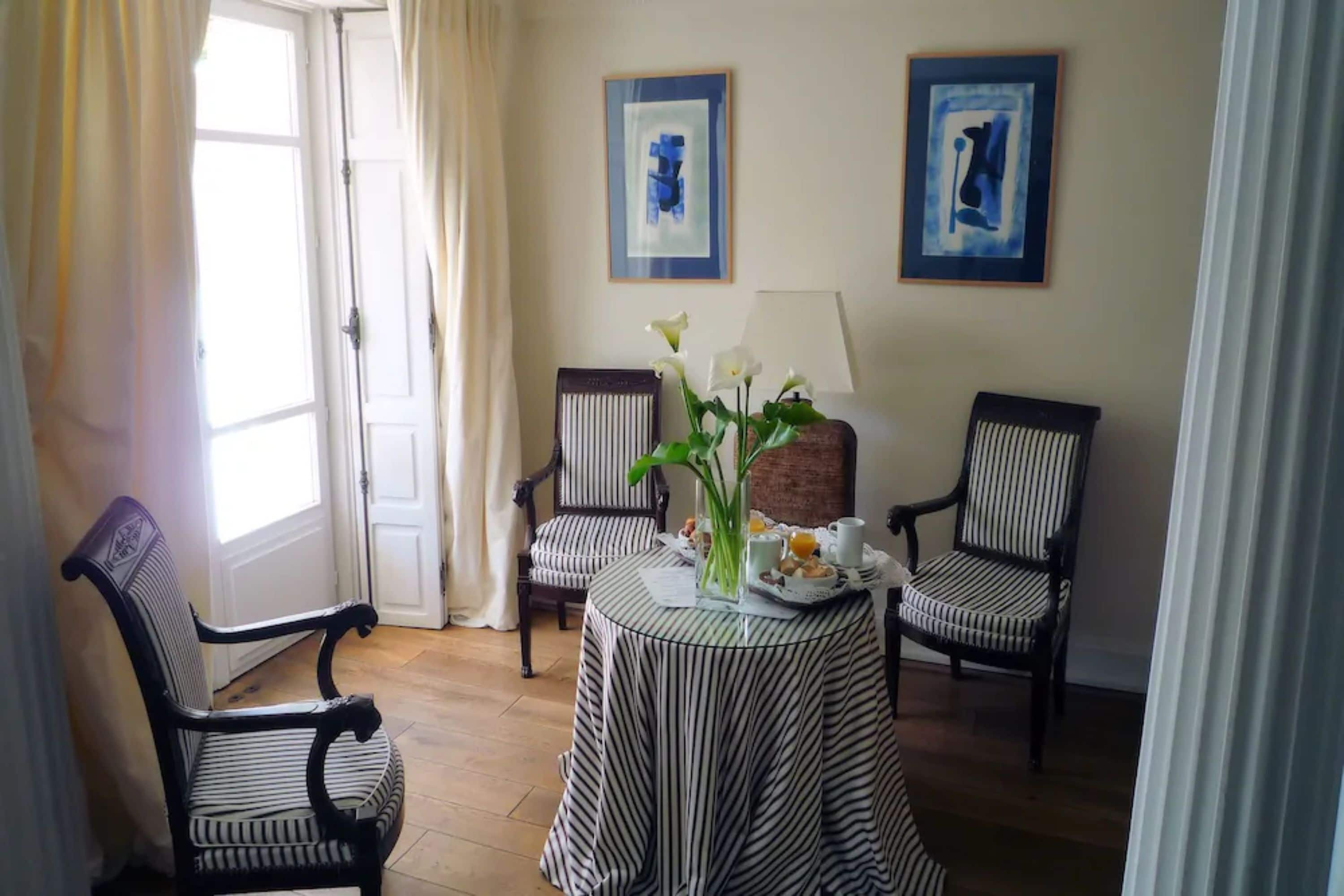 superior suite, terrace | living area