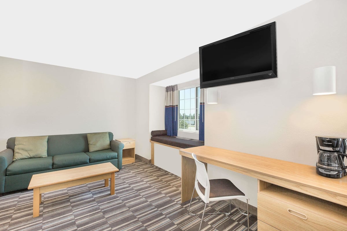 Studio Suite, 2 giường cỡ queen, không hút thuốc | Bộ đồ giường cao cấp, két bảo mật tại phòng, bàn