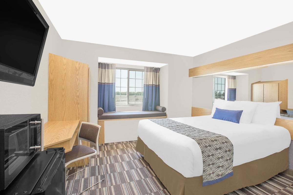 Premium bedding, in-room safe, desk, iron/ironing board