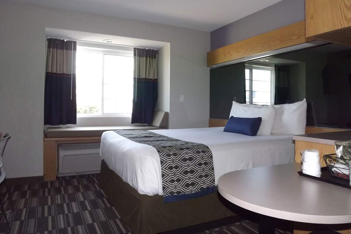 Premium bedding, in-room safe, desk, iron/ironing board