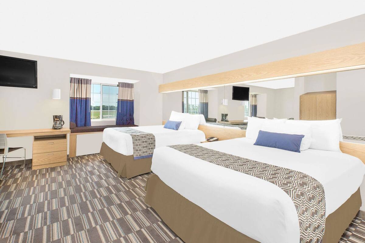 Premium bedding, in-room safe, desk, iron/ironing board