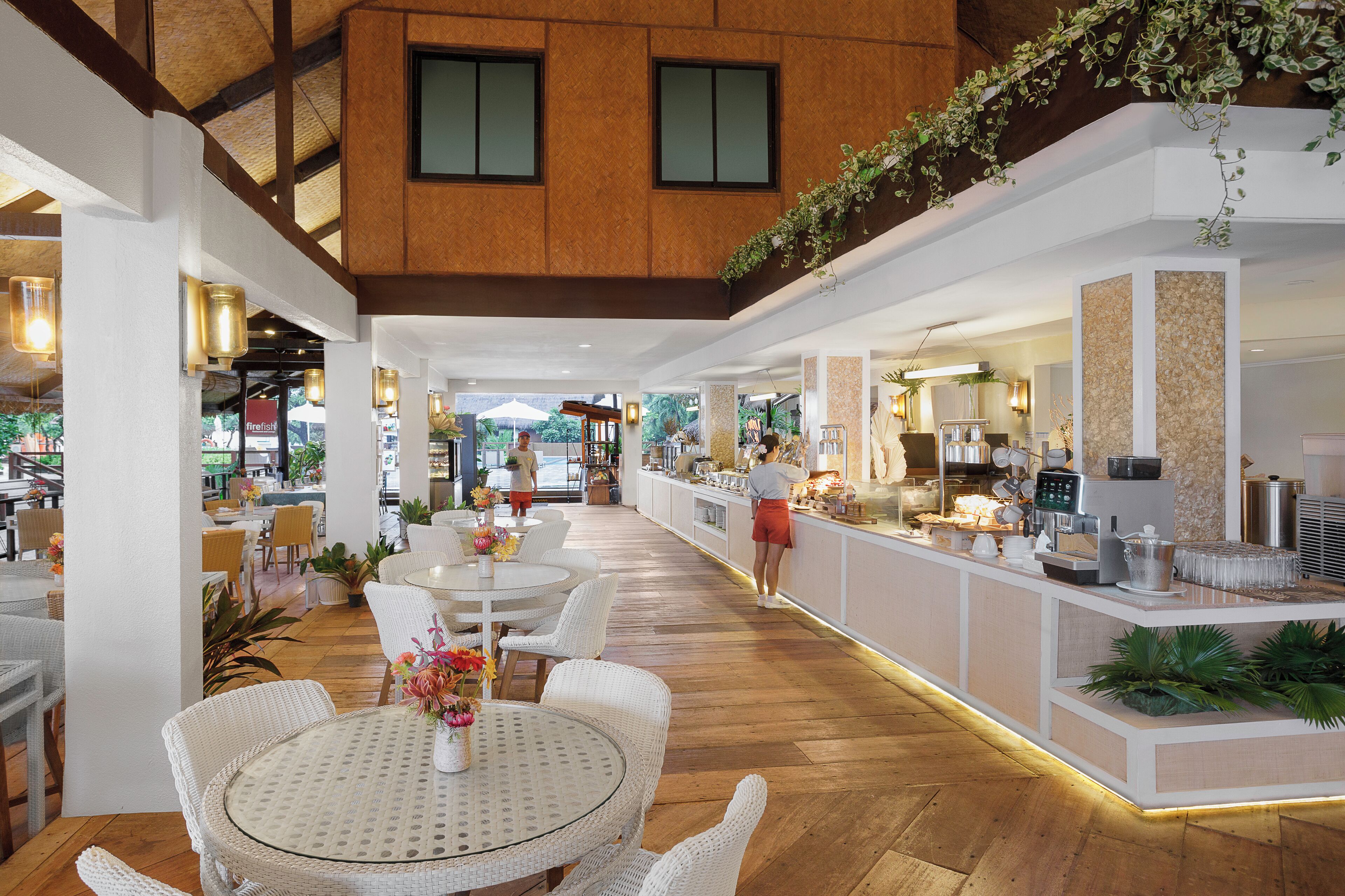 Free daily cooked-to-order breakfast 