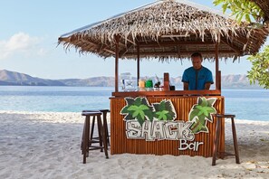 Bar en bord de piscine