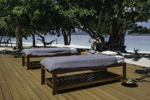 Espace de soins pour les couples, bain à remous, soins corporels