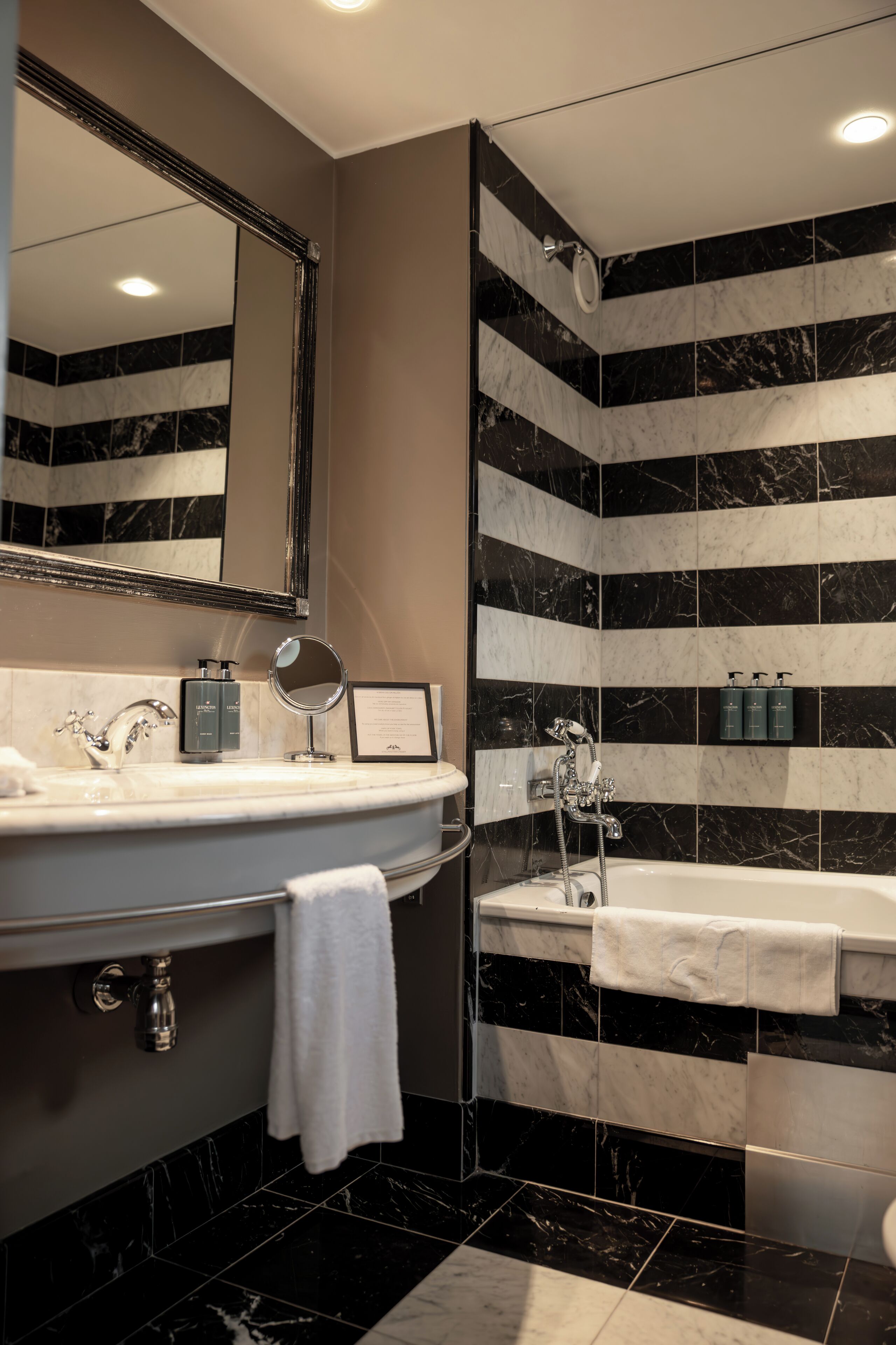 etagesvit (split level) | bathroom | free toiletries, hair dryer, towels