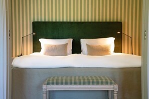 Royal Suite (Haga) | Minibar, in-room safe, desk, laptop workspace