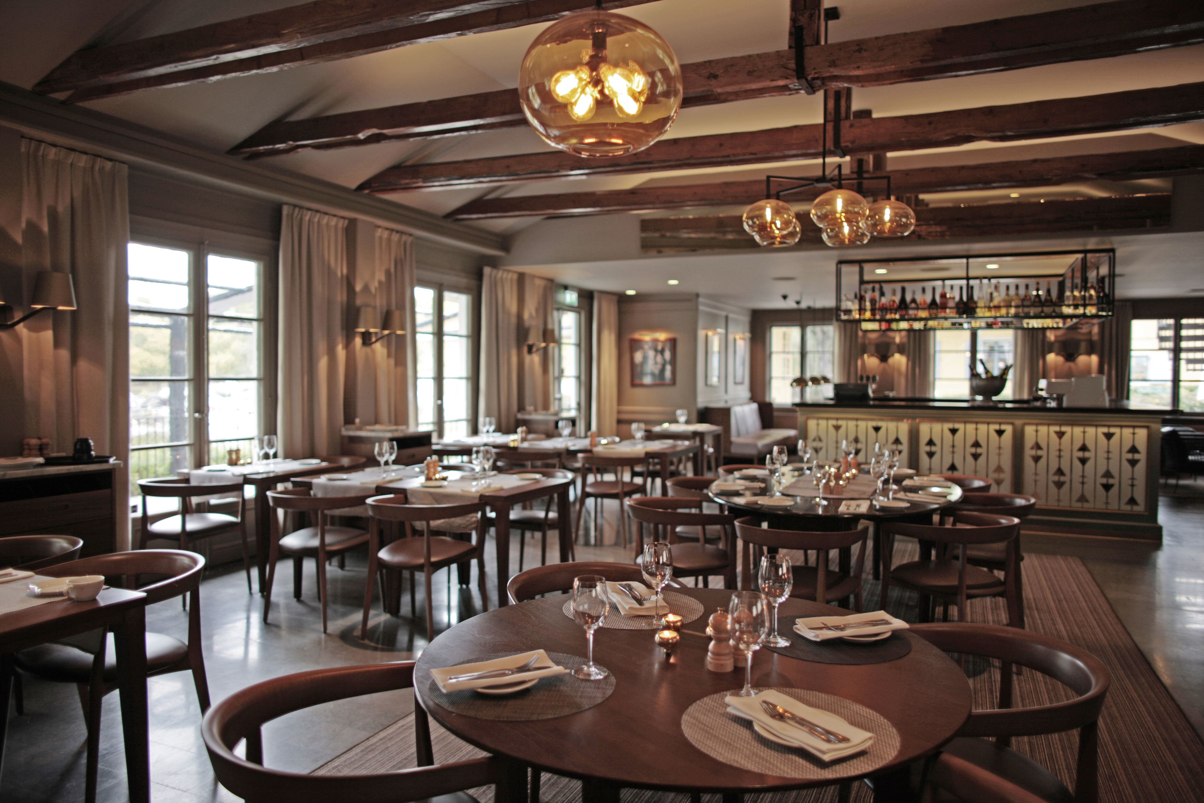 供应早餐、午餐和晚餐