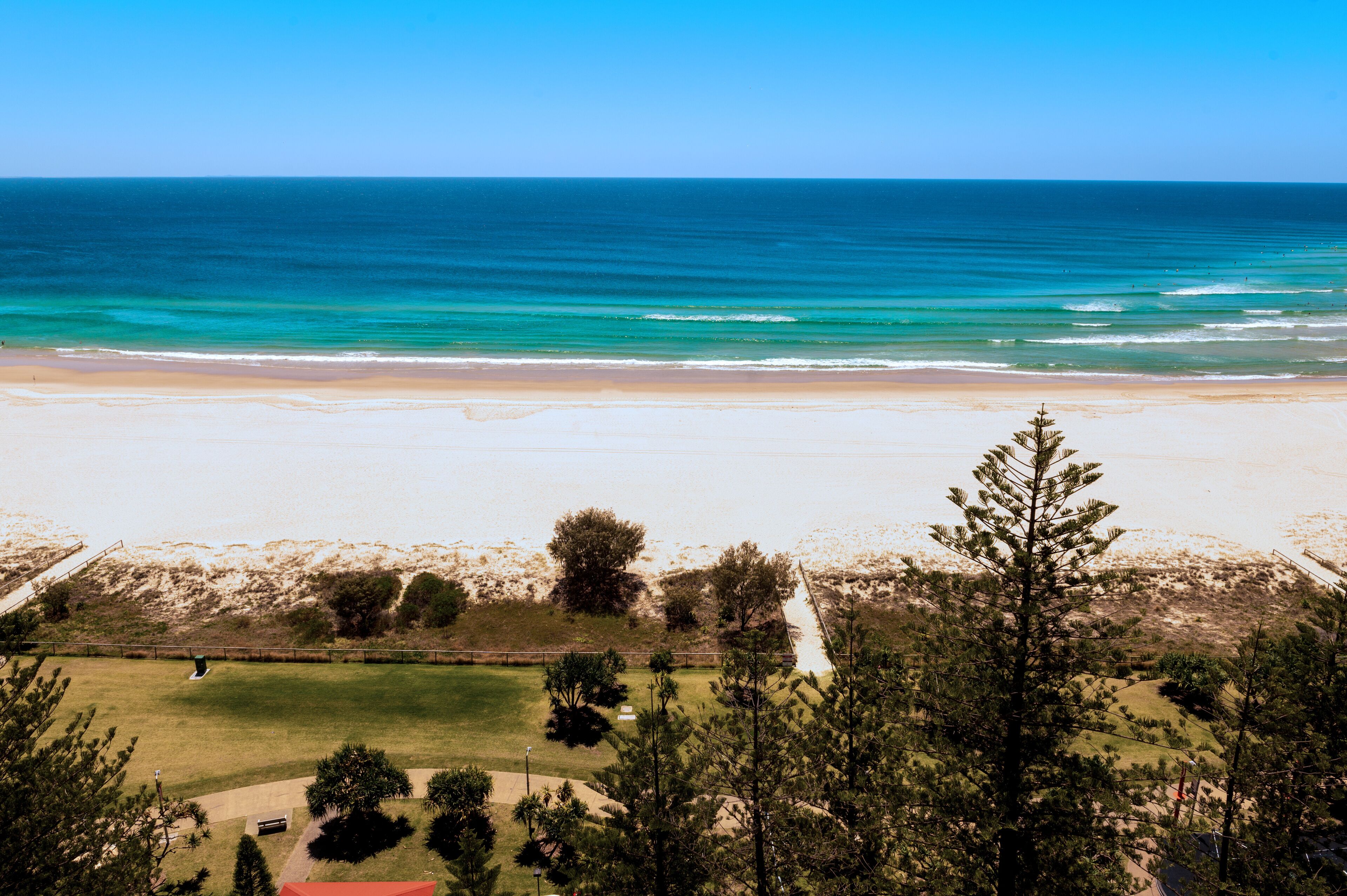 Mantra Coolangatta Beach — image 17