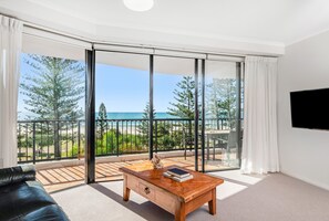 1 Bedroom Ocean | Living area | TV