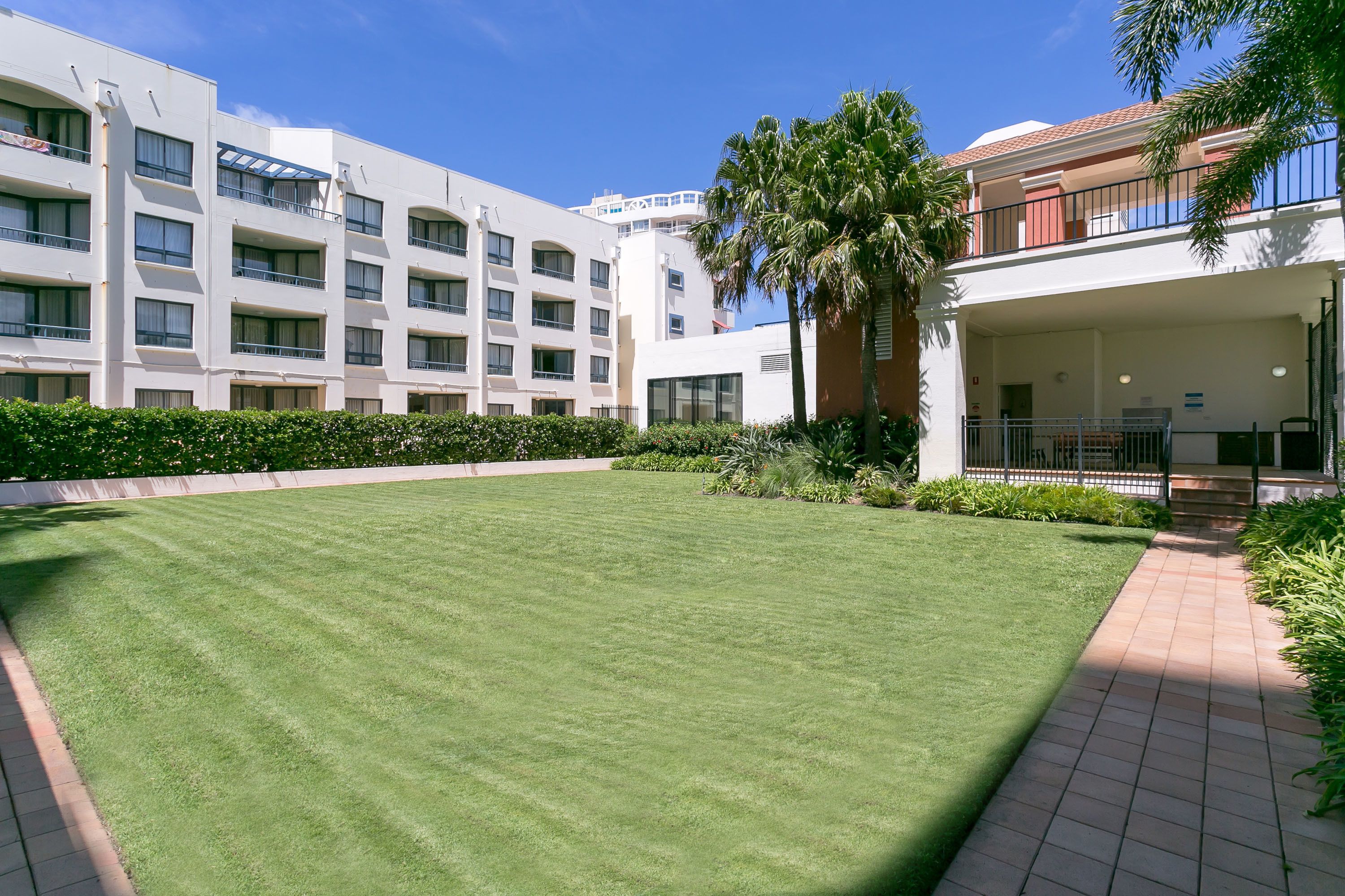 Mantra Coolangatta Beach — image 22