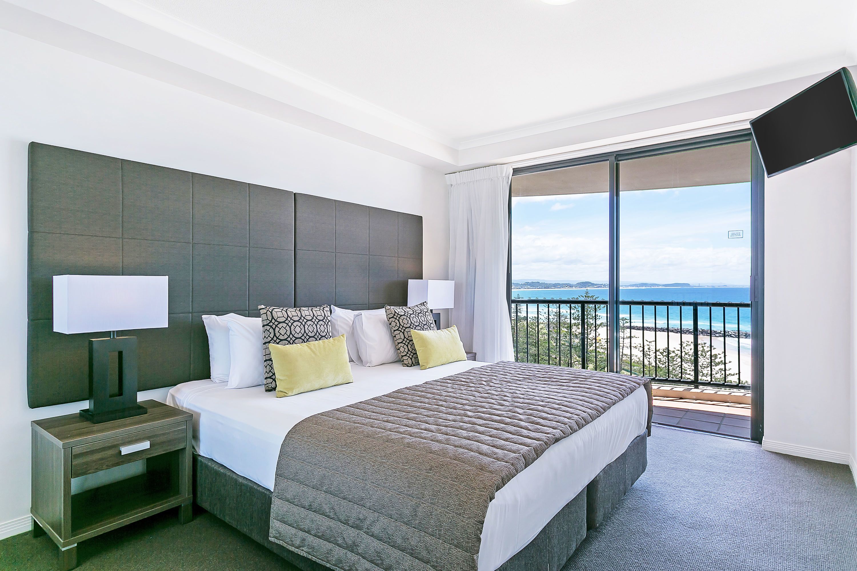 Mantra Coolangatta Beach — image 8