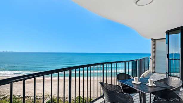 A balcony with a view of the ocean and a distant city skyline. - Mantra Coolangatta Beach (Coolangatta)
