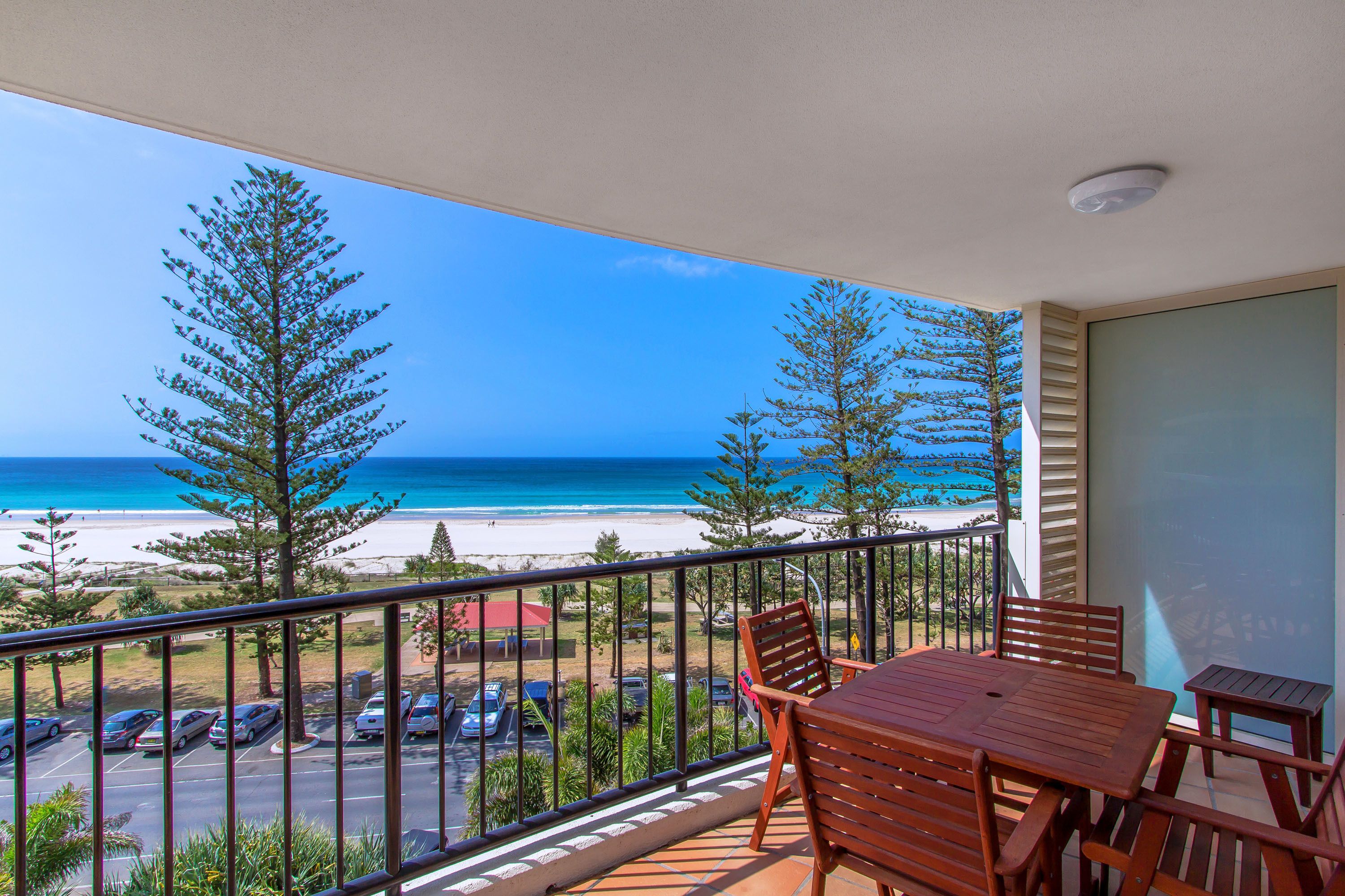 Mantra Coolangatta Beach — image 3