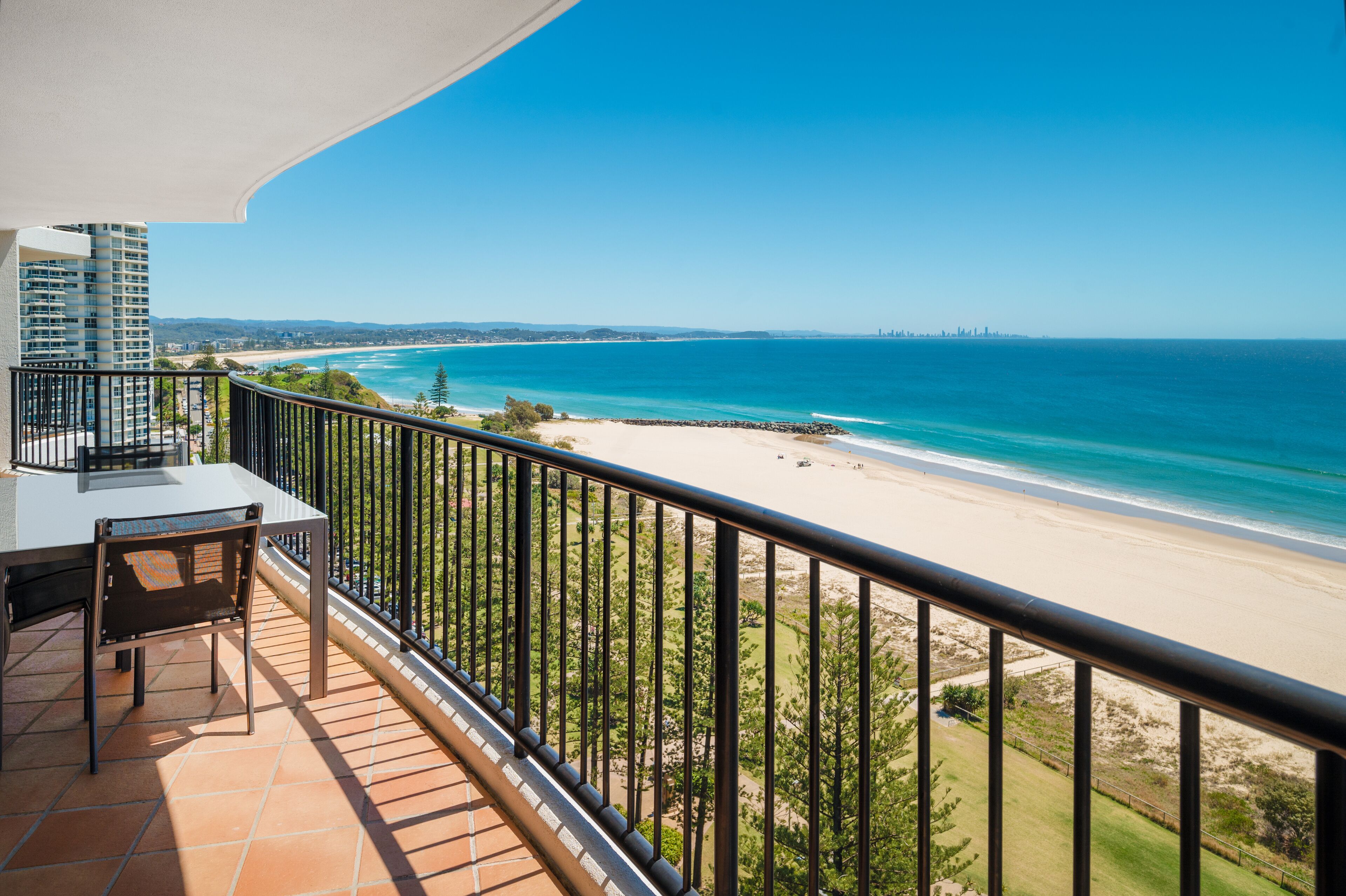 Mantra Coolangatta Beach — image 15