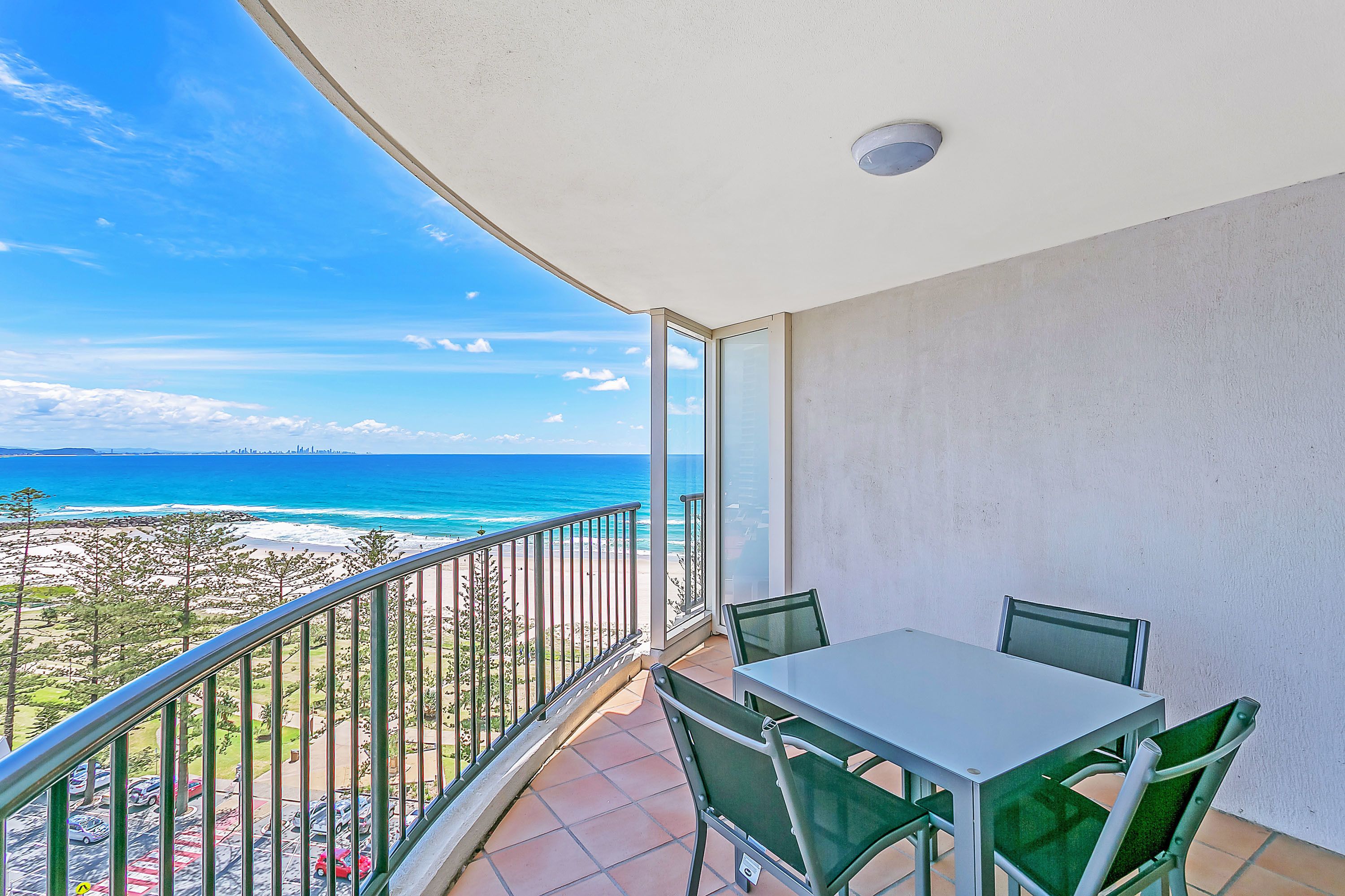 Mantra Coolangatta Beach — image 12