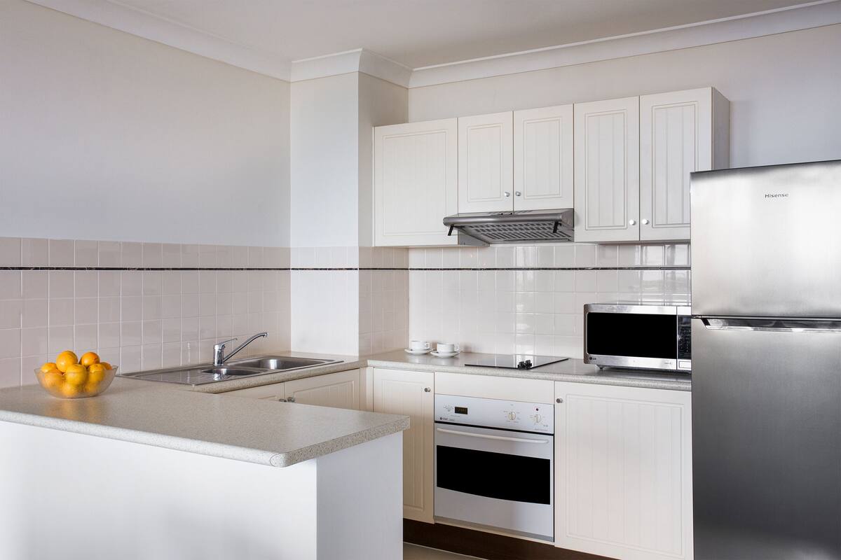 1 bedroom city view | private kitchen | fridge, coffee/tea maker, electric kettle