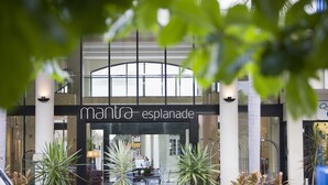 The entrance of a building with a sign reading "mantra esplanade." - Mantra Esplanade (Cairns)