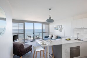 One Bedroom Ocean Superior | Living area