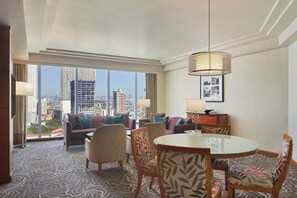 Suite, 1 Bedroom | Meja sambut tetamu