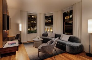 Roupas de cama premium, frigobar, cofres nos quartos, cortinas blackout