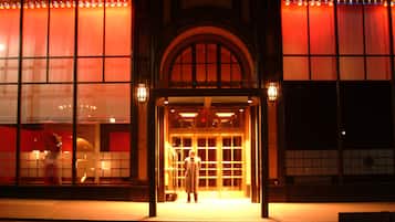 Fassade der Unterkunft – Abend/Nacht