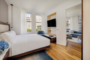 Suite | Wohnzimmer | 42-Zoll-Flachbildfernseher mit Kabelempfang, Smart-TV